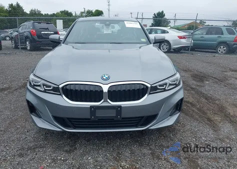 2024 BMW 3 Series 330E xDrive z USA, uszkodzony, nr VIN 3MW39FS05R8E68048